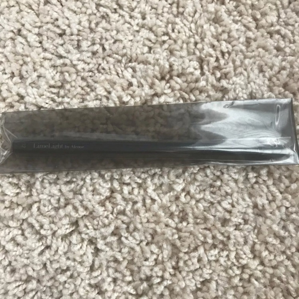 Limelight by Alcone Brush #12